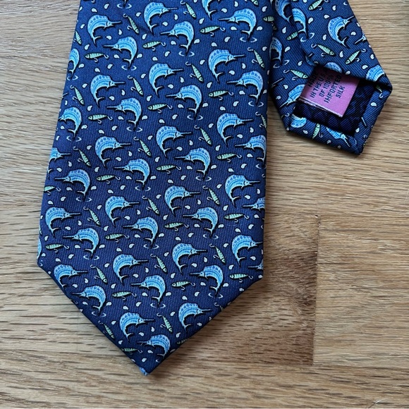 đł Vineyard Vines Boysâ Swordfish Tie - Picture 2 of 9